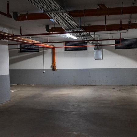 Black & White Apartment Суботица Екстериор снимка