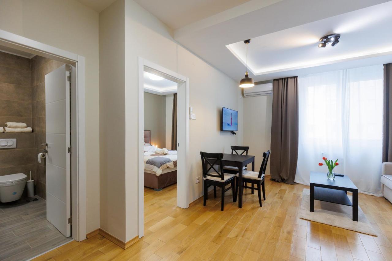 Black & White Apartment Суботица Екстериор снимка