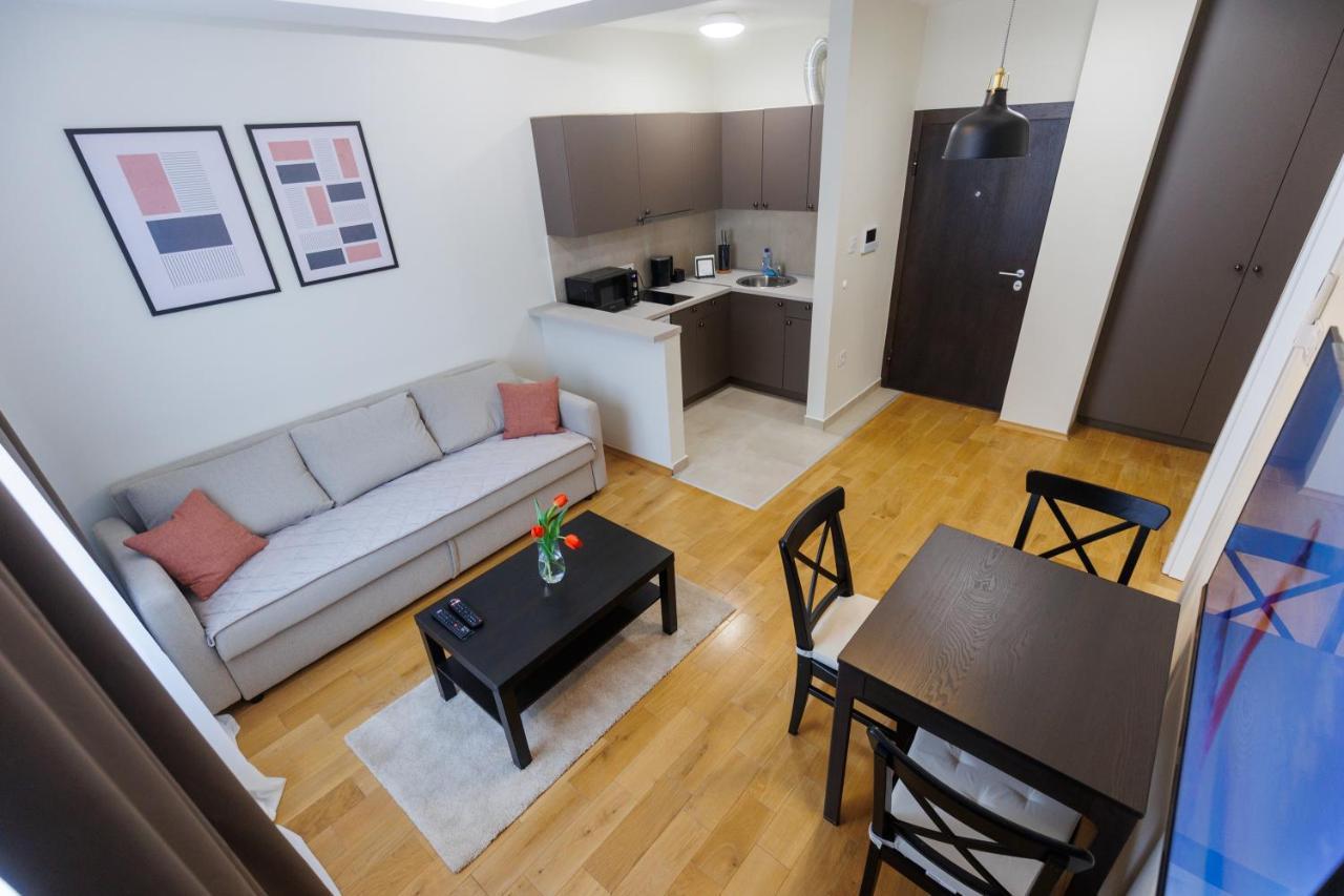 Black & White Apartment Суботица Екстериор снимка